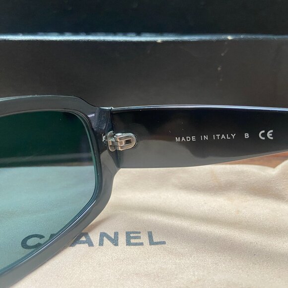Chanel Sunglasses, Polarized Black and White Interlocking CC - Picture 4 of 4